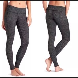 Athleta charcoal zig-zag leggings Medium